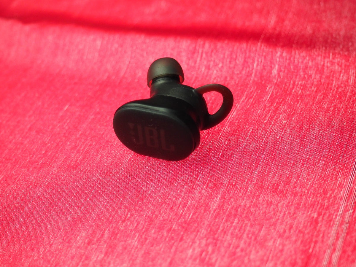 JBL Endurance Race 2 Left  Bluetooth Earbud Only & Working