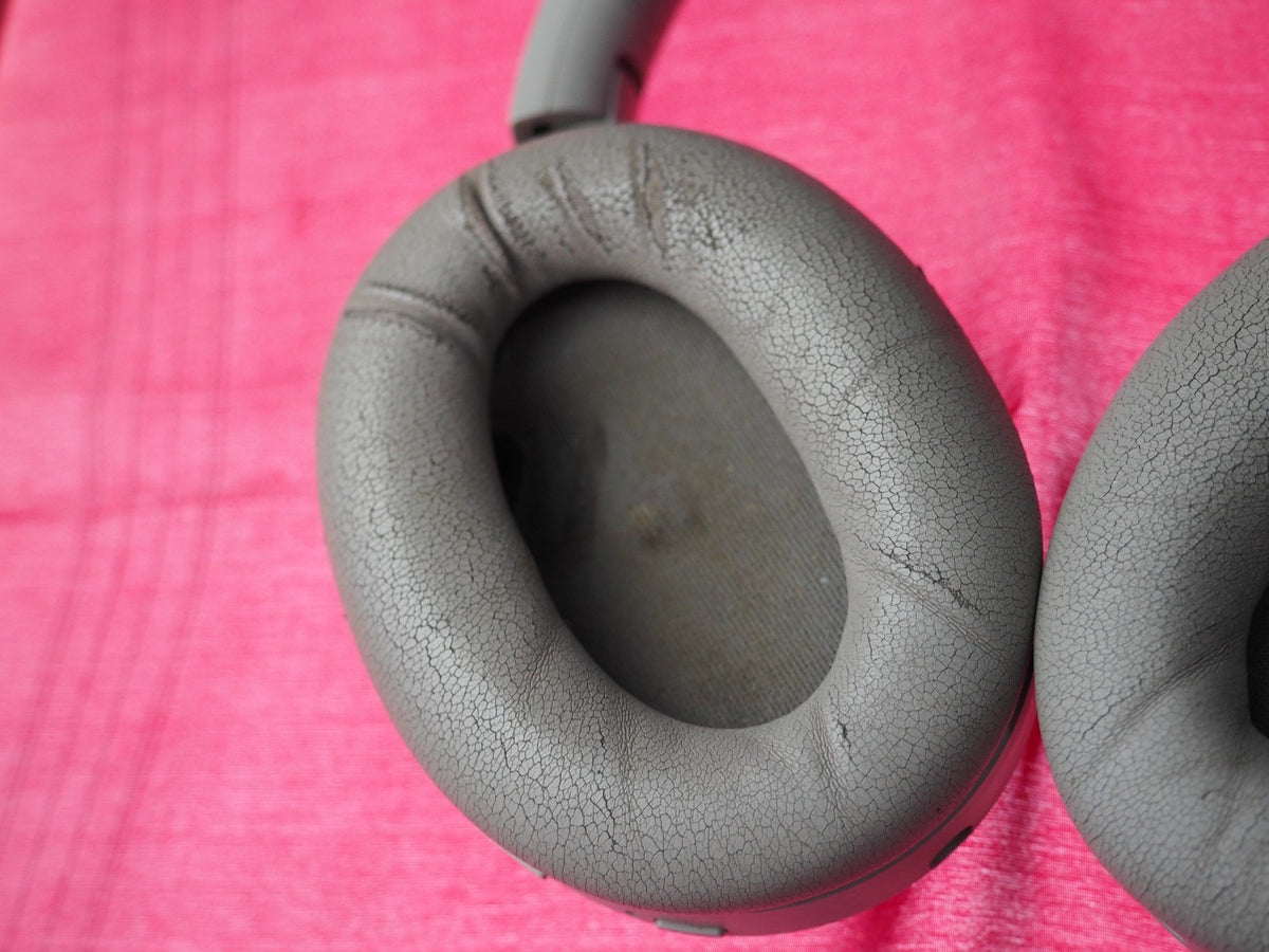 Sony WH-1000XM4 Bluetooth Headphones & Working