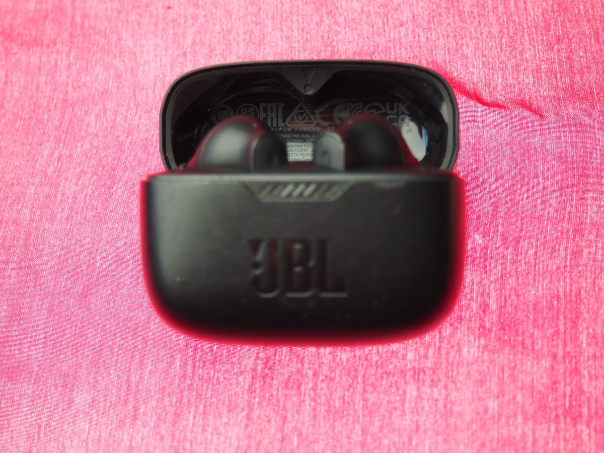 JBL Tune 230 Bluetooth Earbuds