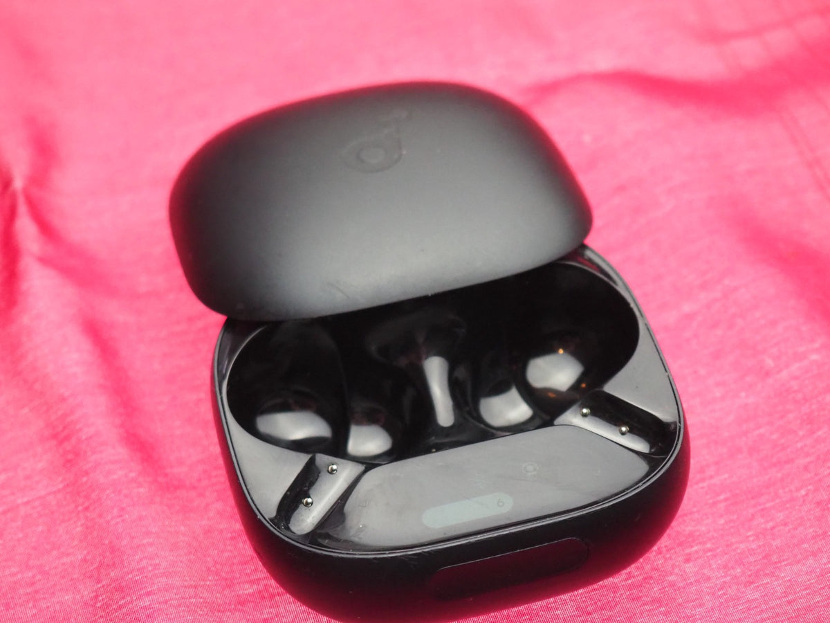 Soundcore Liberty 4 Pro Reactive Case Only & Working