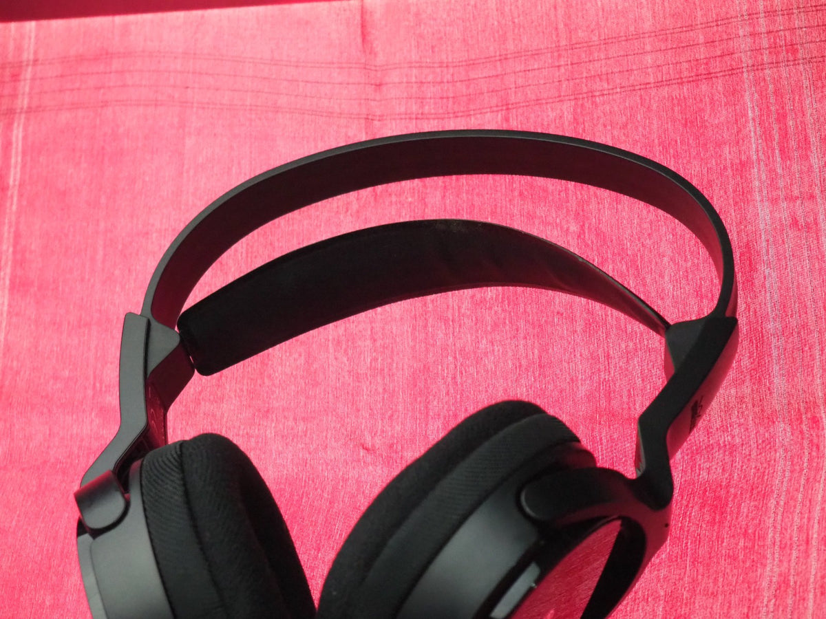 Sony MDR-RF811R Bluetooth Headphones +Base & Cables