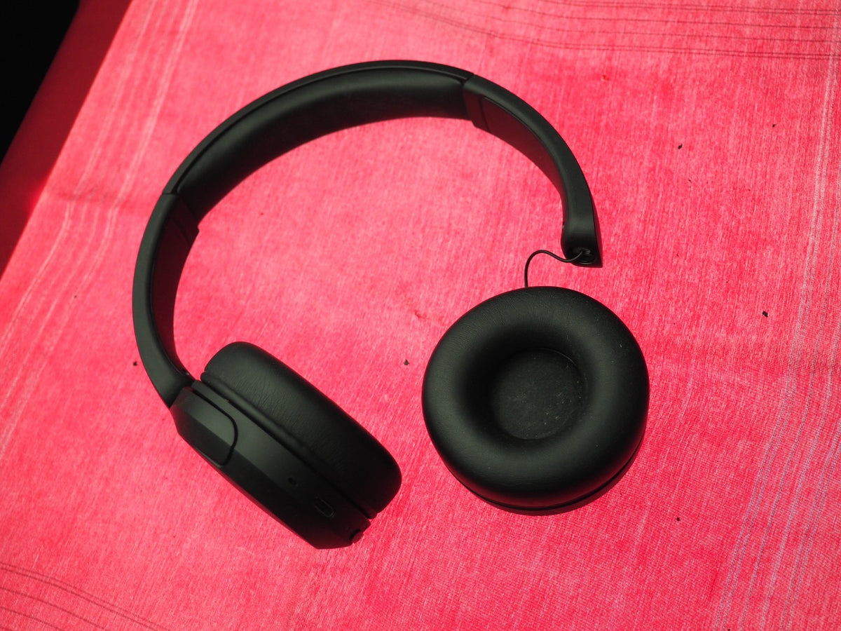 Sony CH520 Bluetooth Headphones & Fully Working But Snapped