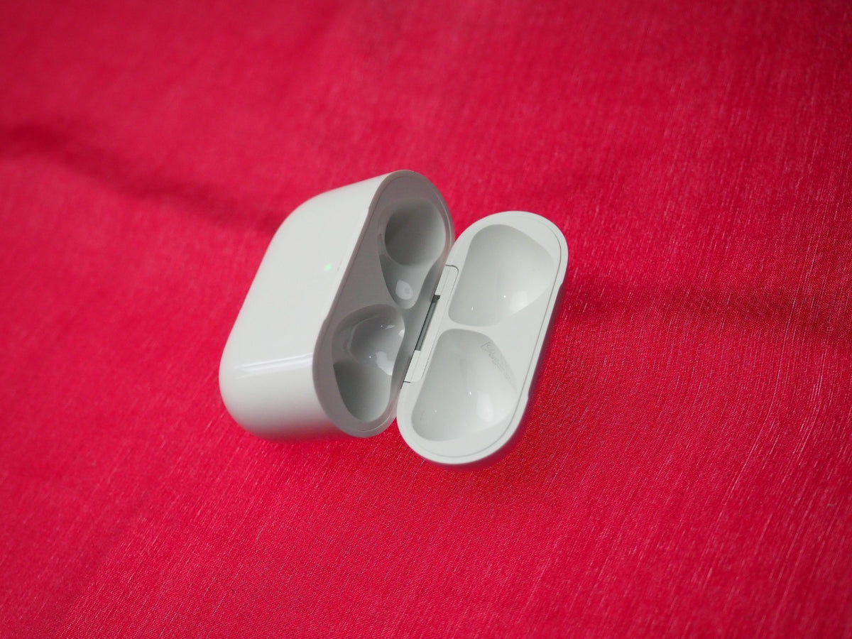 Genuine Wireless Charging Case for Apple AirPods 4 (ANC) (A3059)  Working