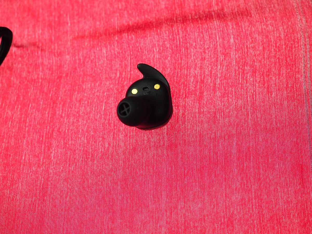 Sennheiser Sport Right  Bluetooth Earbud Only & Working