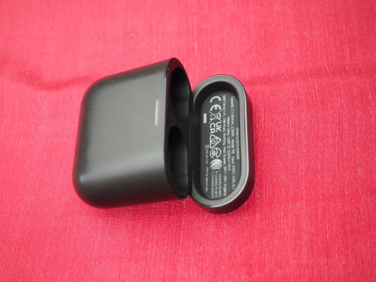 Bowers & Wilkins PI7 Case Only & Working