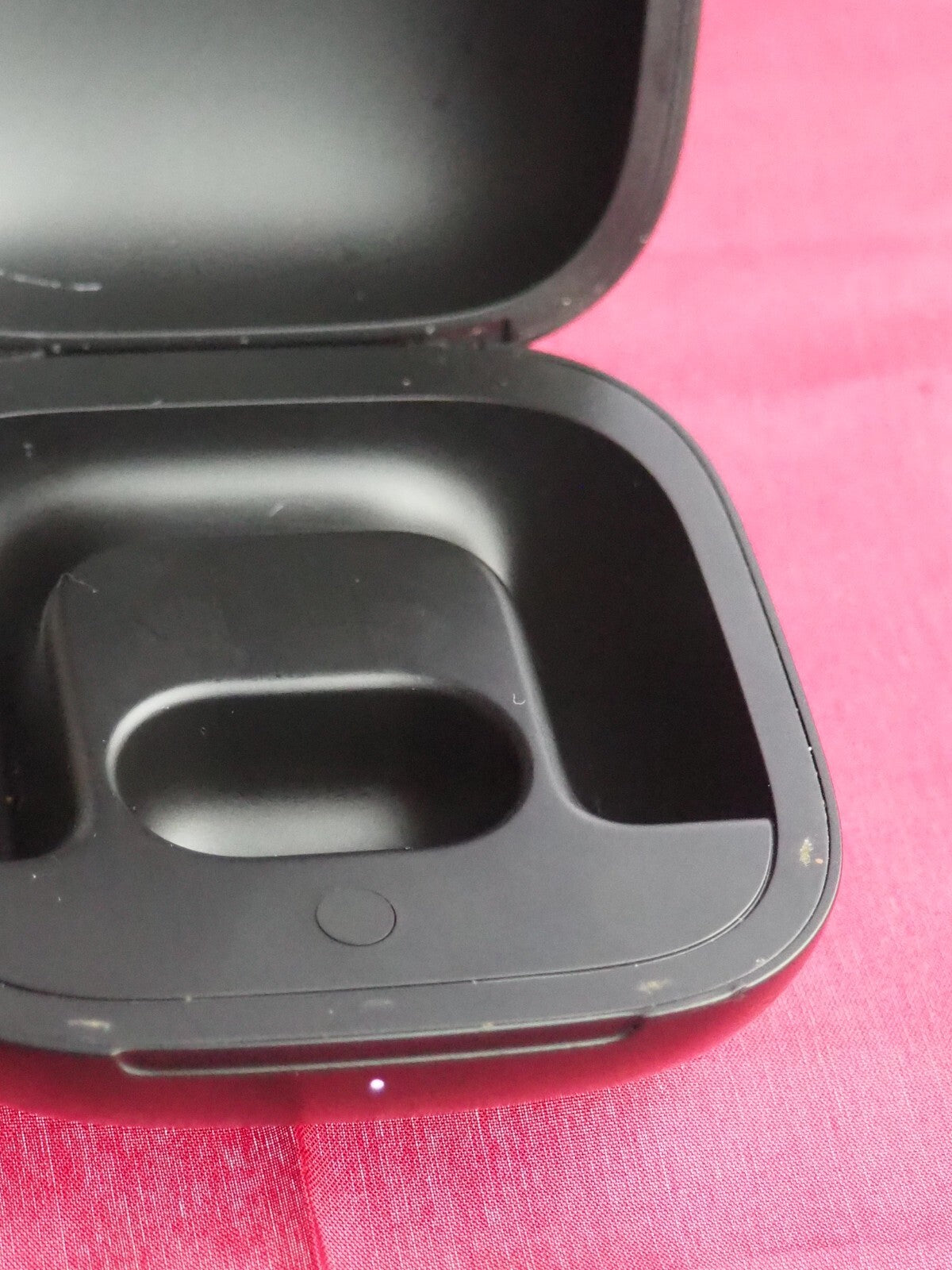 Genuine Powerbeats Pro A2078 Case Only & Working