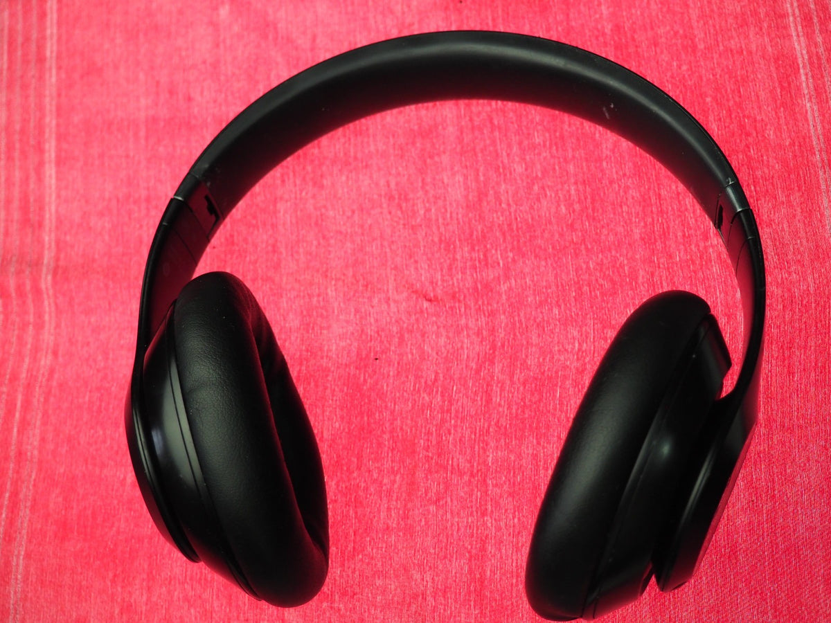 Beats Studio Pro Black Bluetooth Headphones & Working