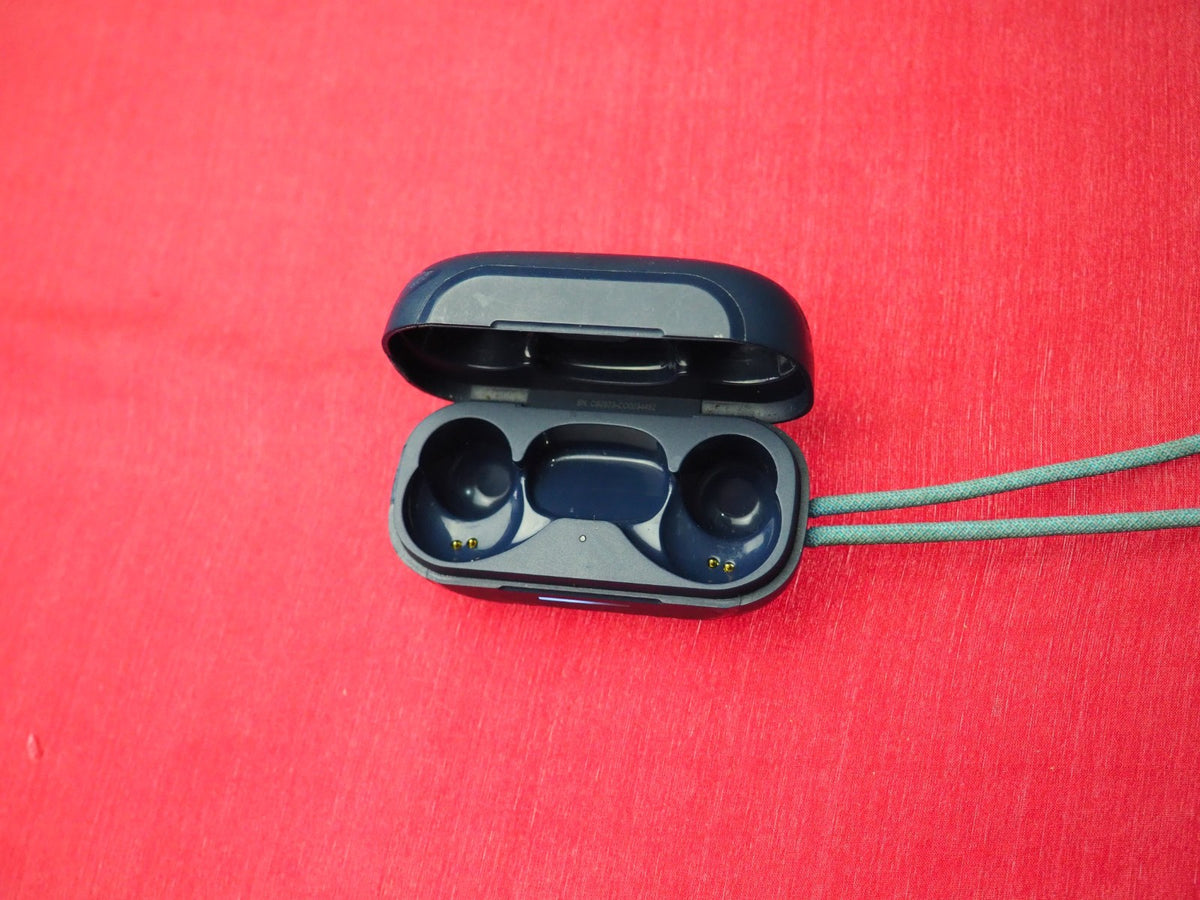 JBL Reflect Aero Case Only & Working