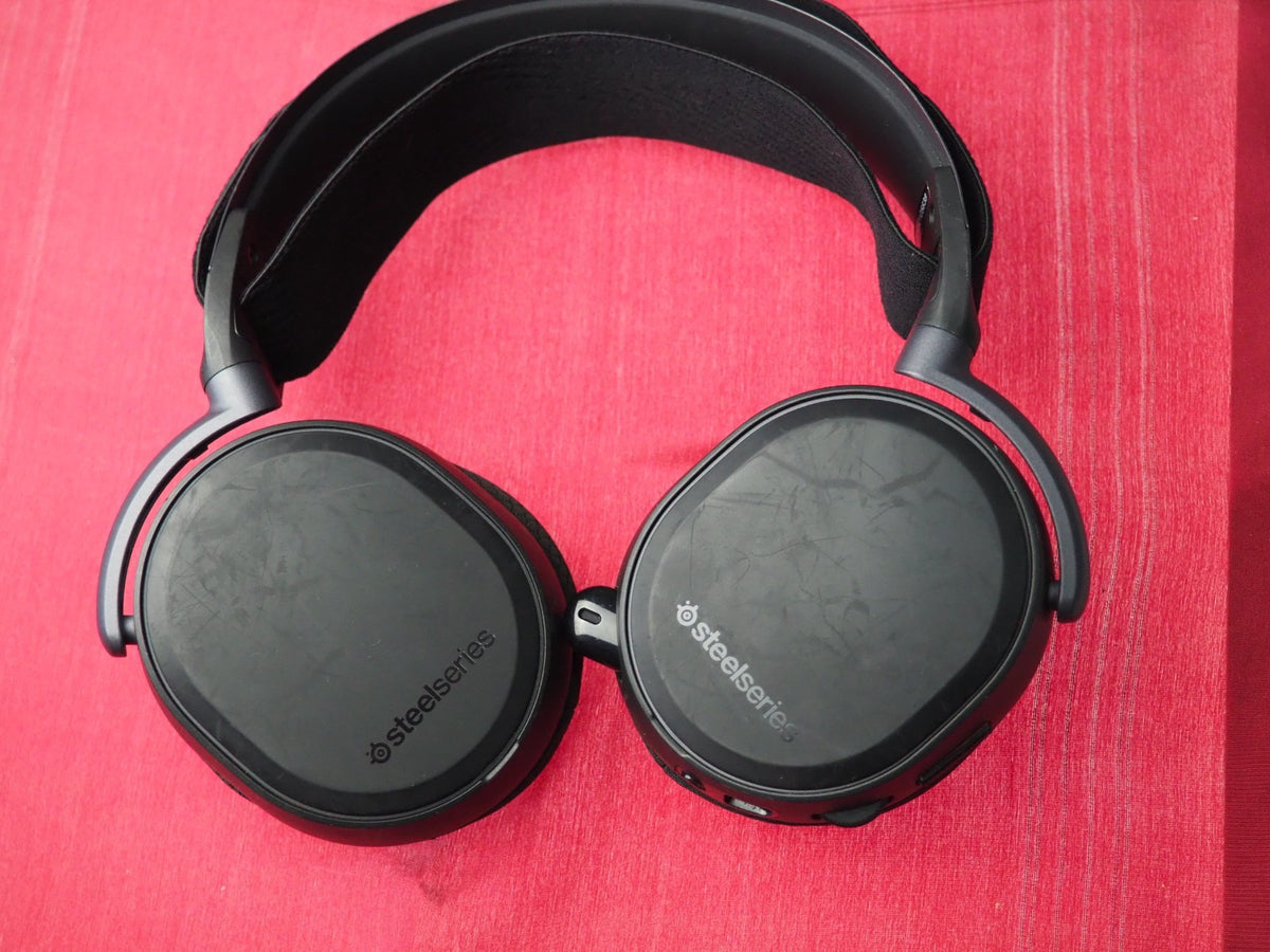 Steelseries Arctis Pro Bluetooth Headset (no charger)