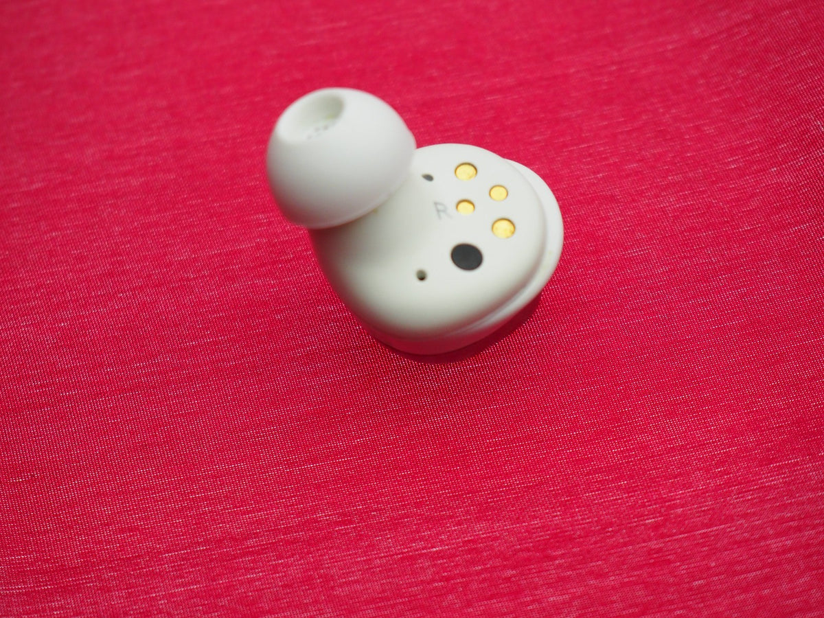 Sennheiser Momentum 4 Right Bluetooth earbud Only & Working