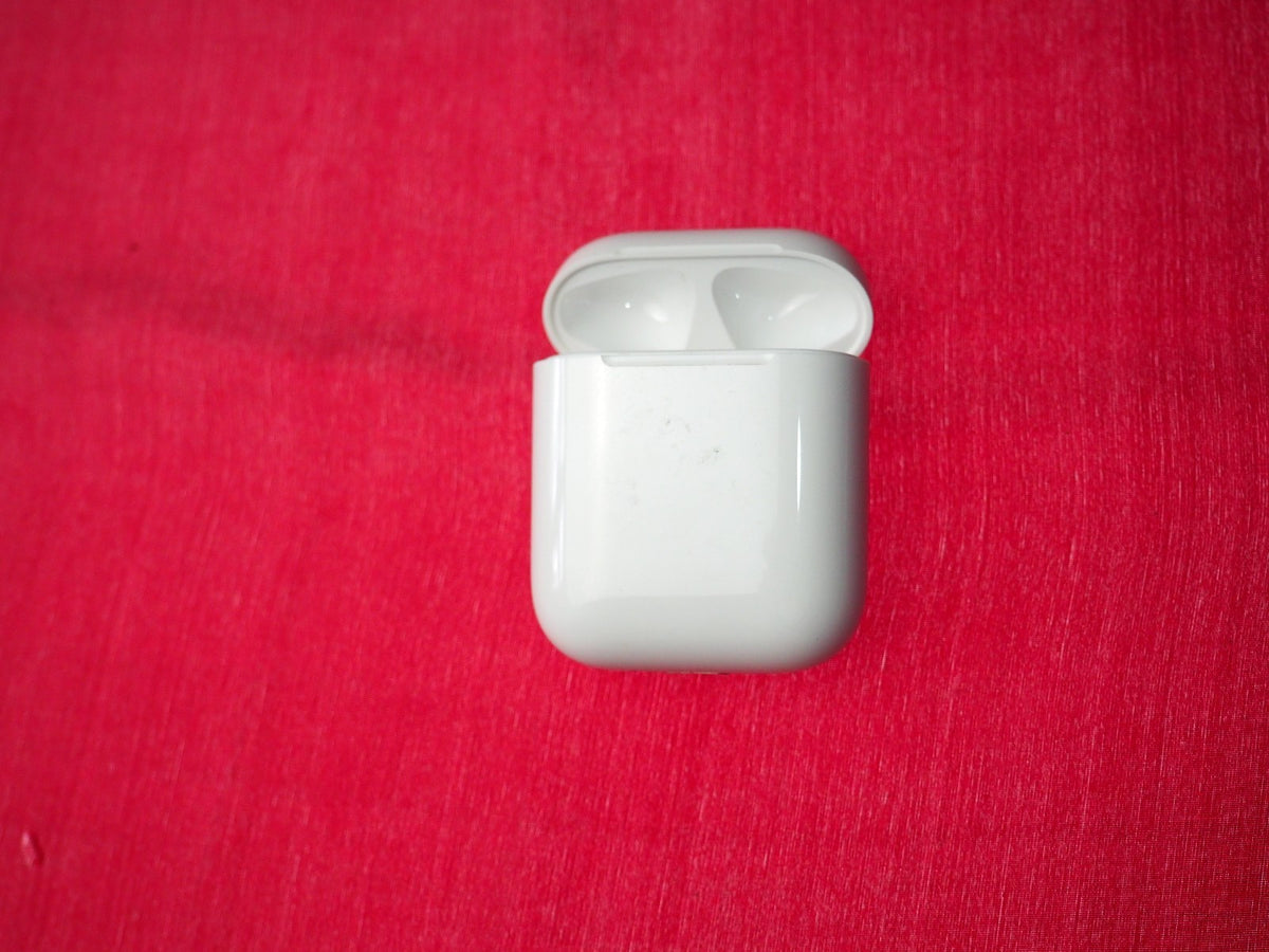 Apple Airpods Lightning Case Only & Working (A1602)