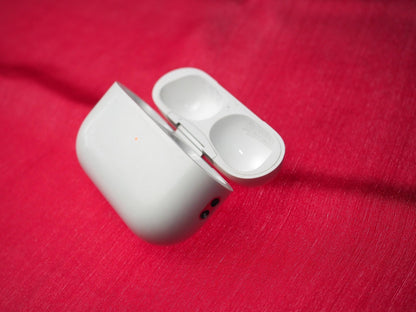 Genuine Apple Airpods Pro 2 (A2700) Wireless Charging Case & Working
