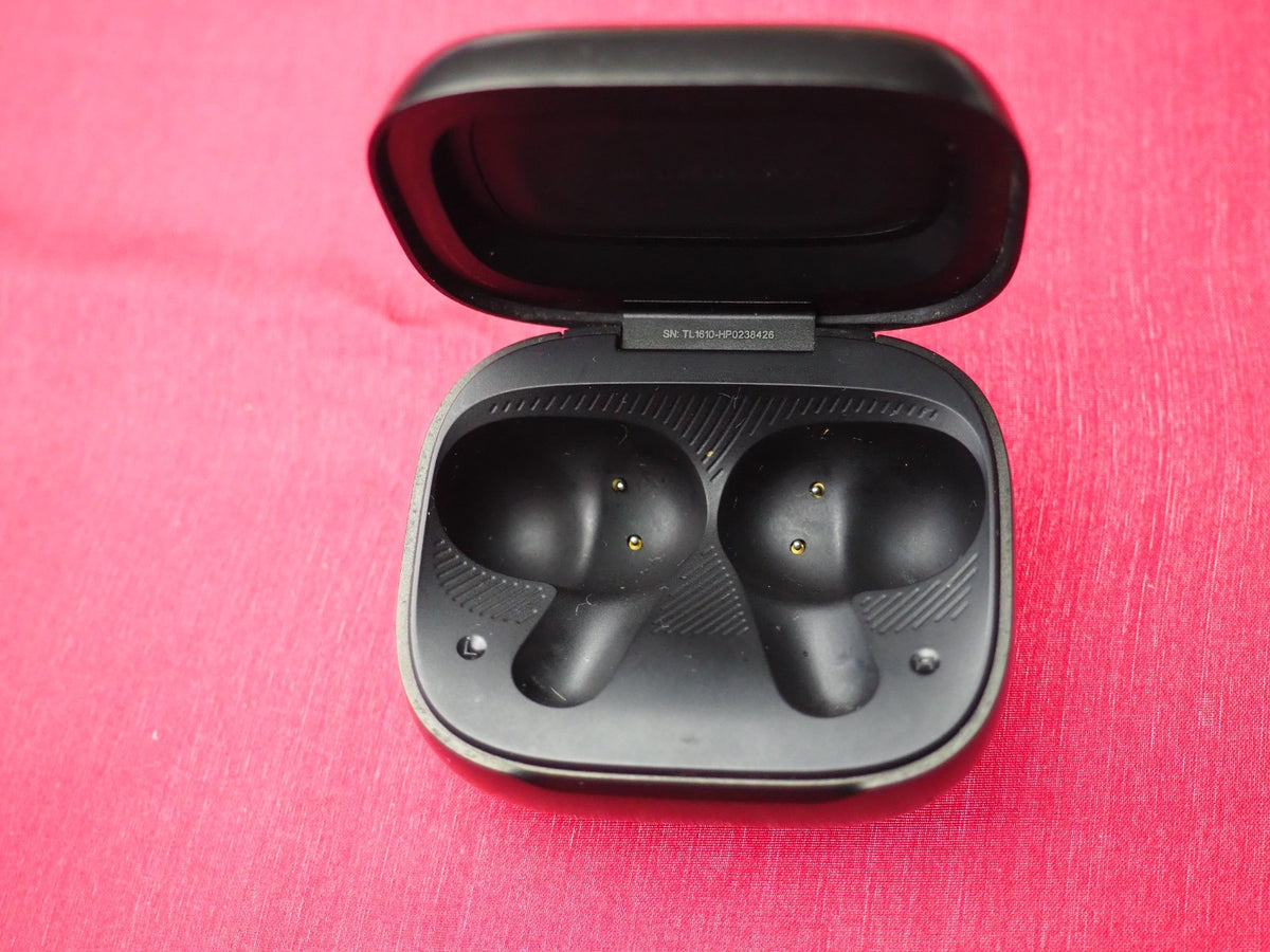 JBL Live Beam 3 Case Only & Working Only when plugged in