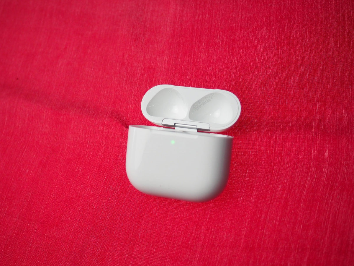 Genuine Wireless Charging Case for Apple AirPods 4 (ANC) (A3059)  Working