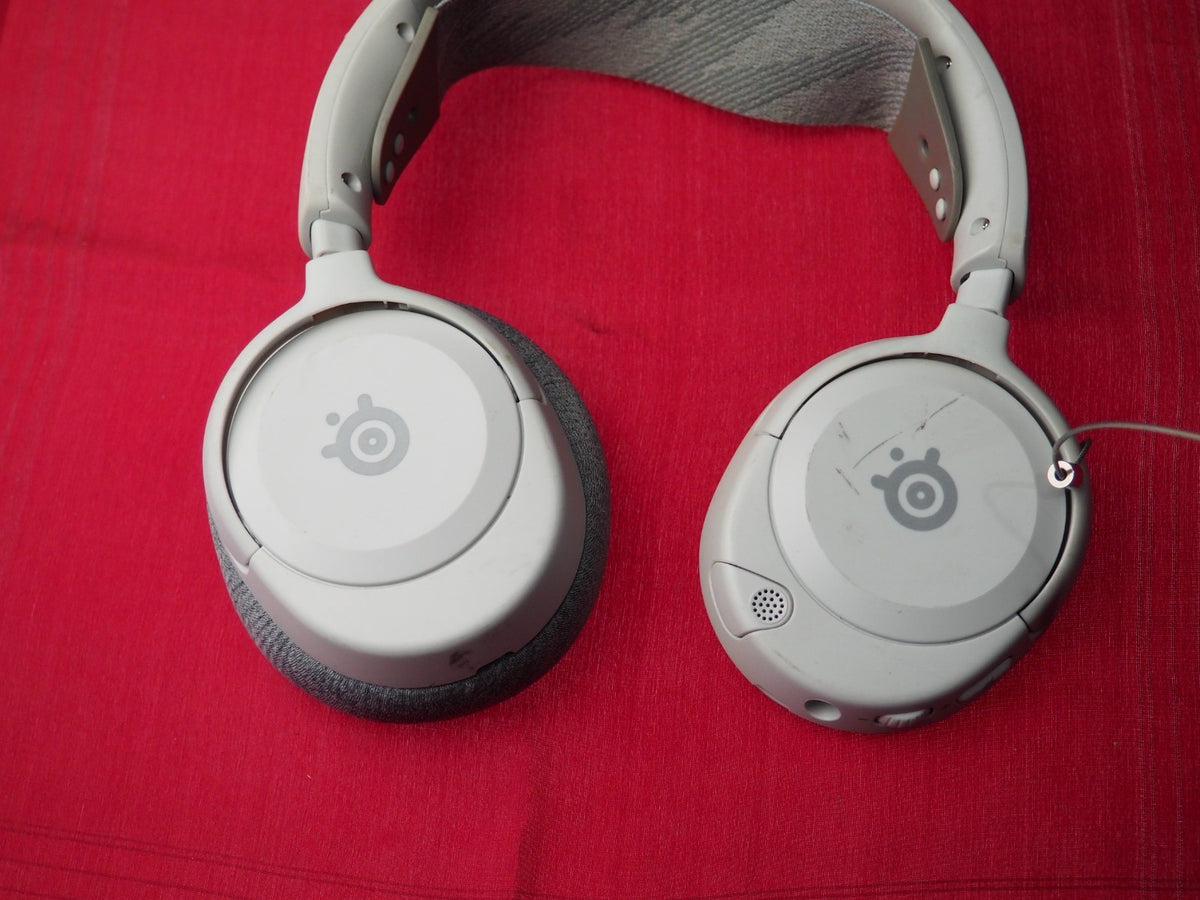 Steelseries Arctis Nova 1 Wired Headset Missing one Earpad
