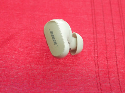 Bose Quietcomfort Ultra Right Earbud AND WILL NOT WORK AS A PAIR WITH ANOTHER