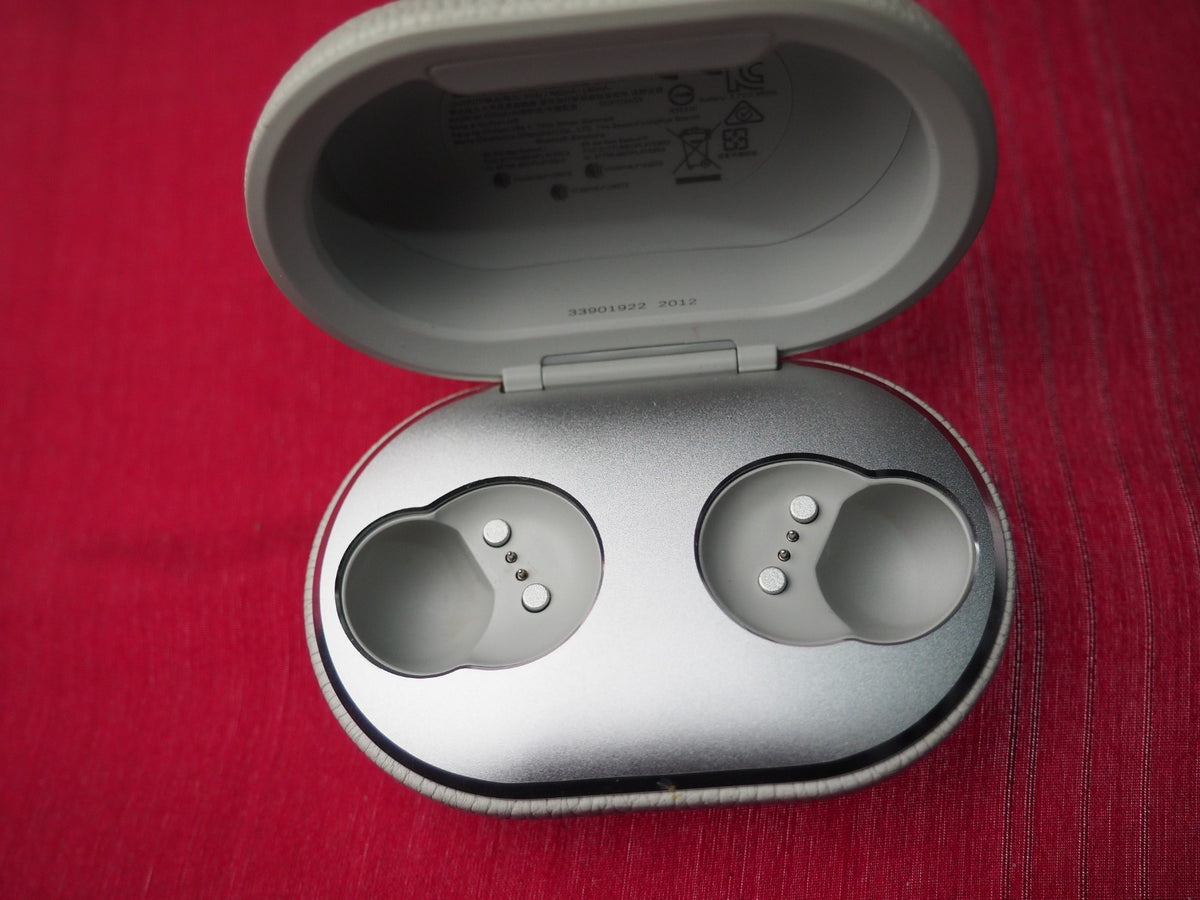 Bang & Olufsen Beoplay E8 3RD GEN Charging Case Only & Working