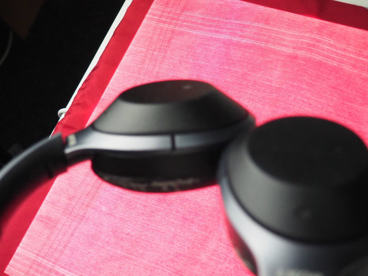 Sony WH-1000XM2 Bluetooth Headphones Working