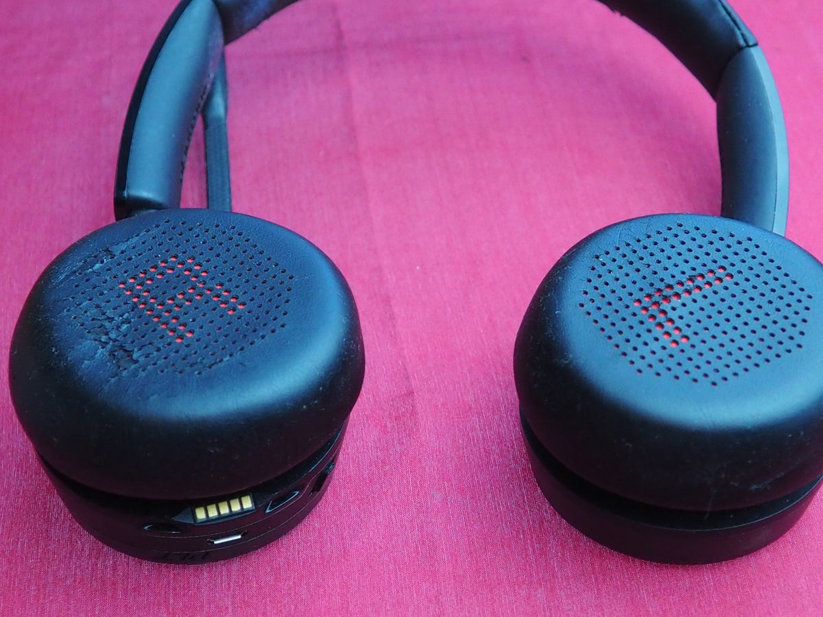 Plantronics Voyager Focus UC Headset Model Voyager 4220  (No Dongle)
