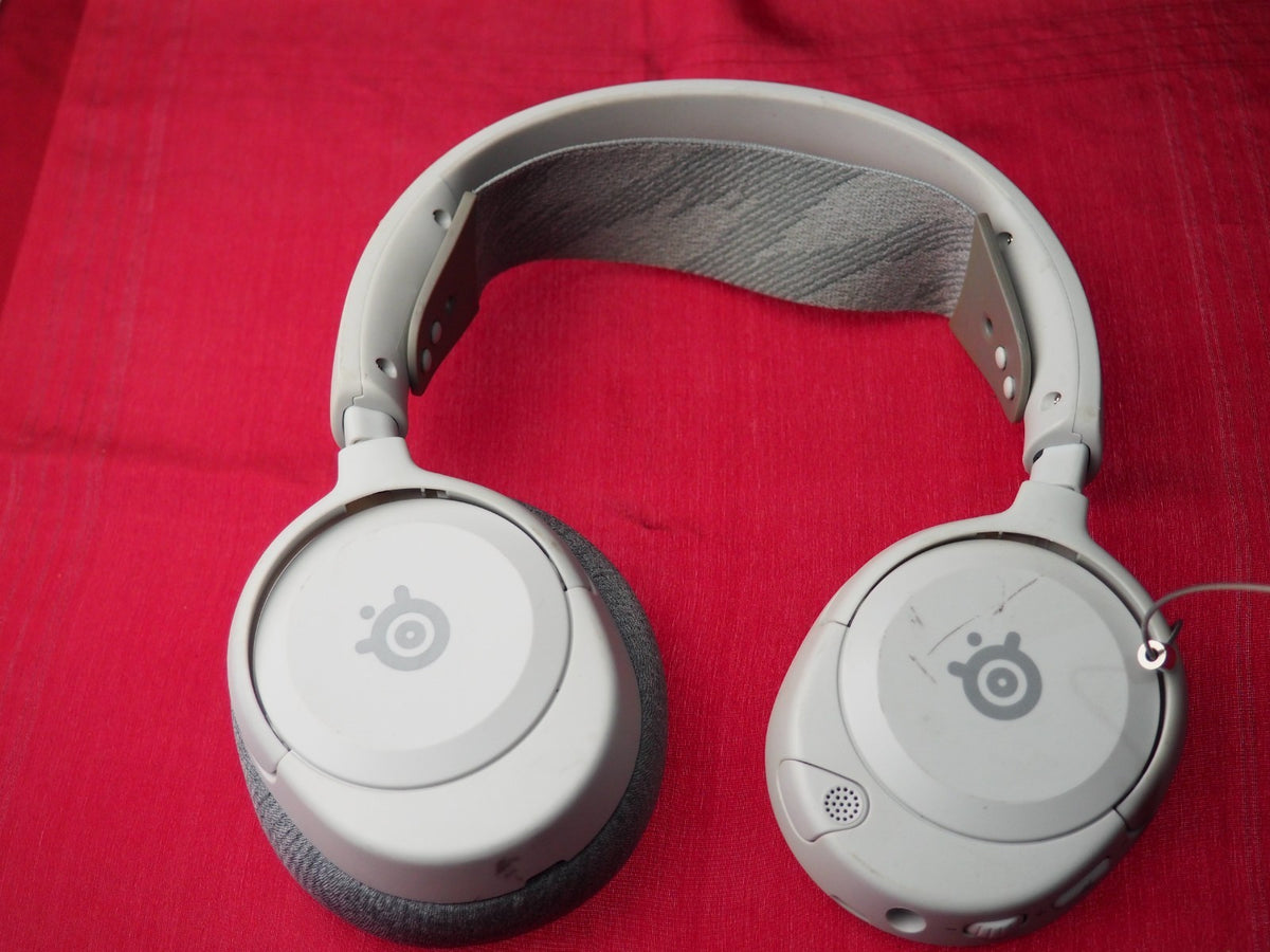 Steelseries Arctis Nova 1 Wired Headset Missing one Earpad
