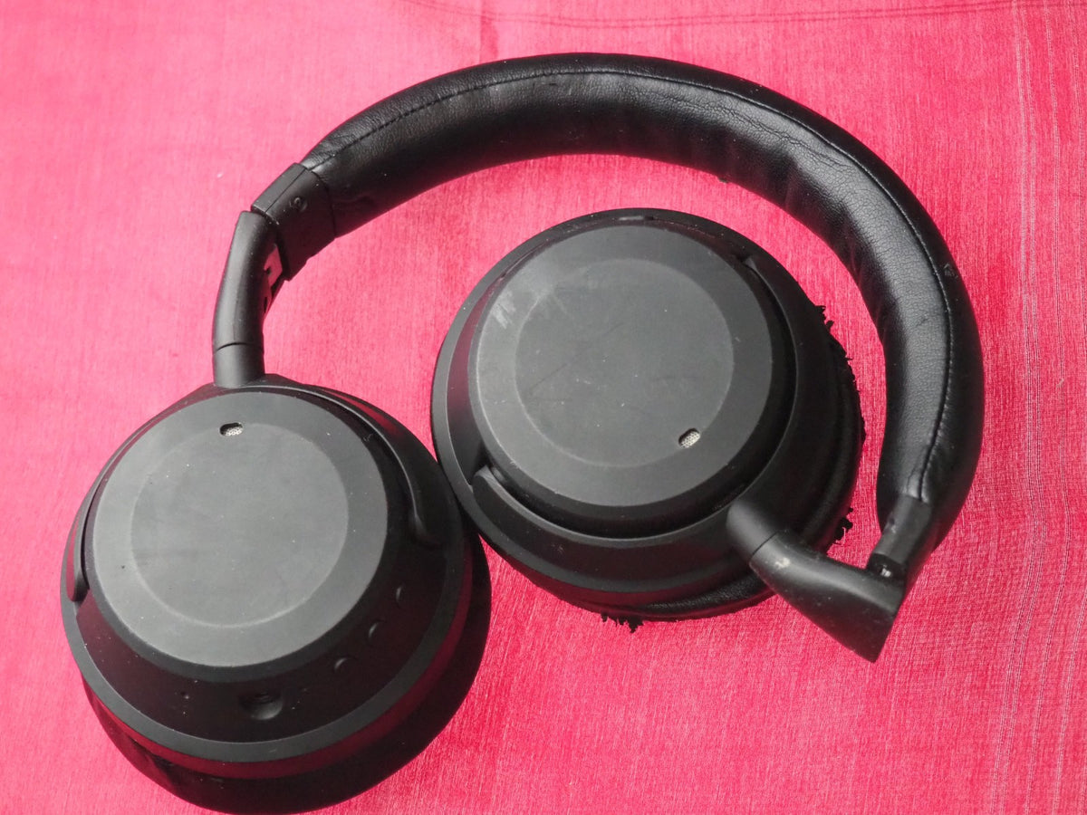 Goji Bluetooth headphones