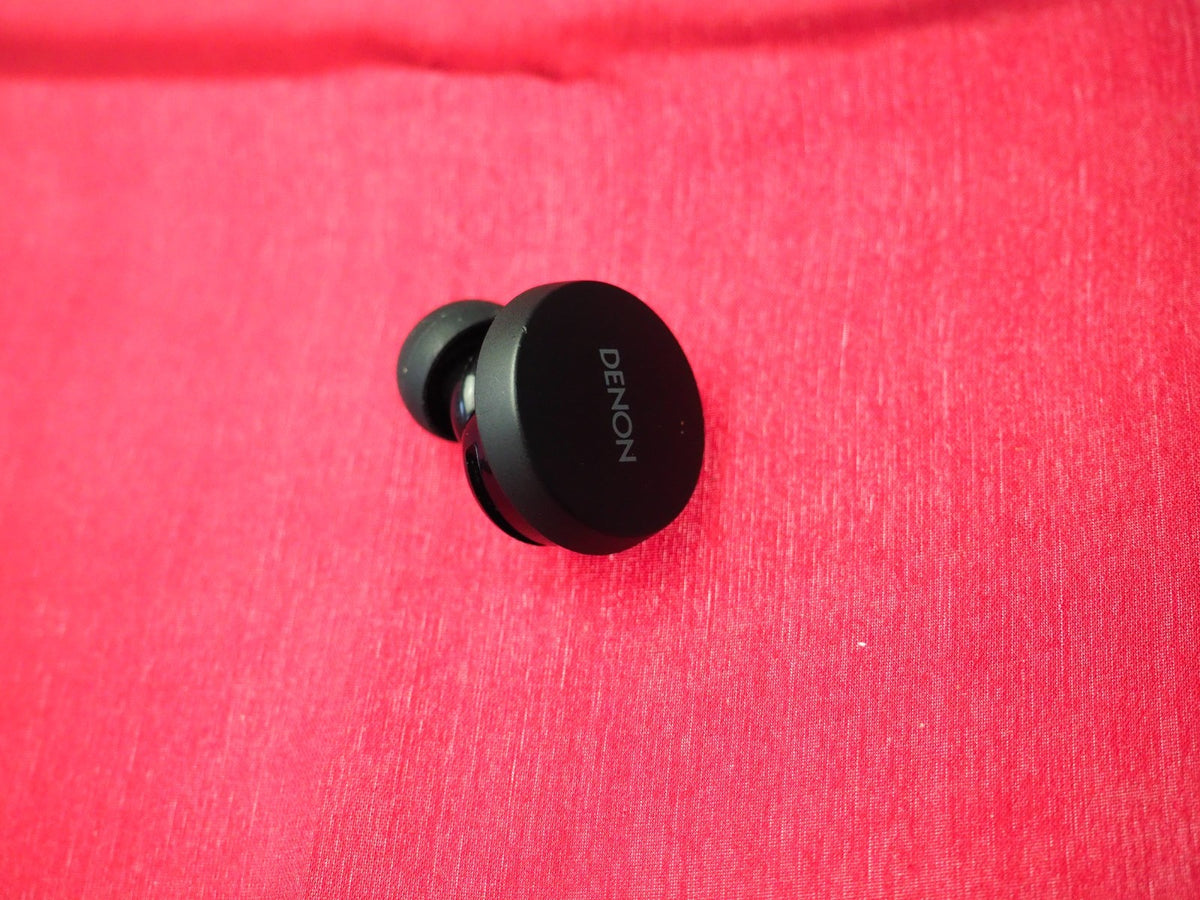 Denon Perl 586 Left  Bluetooth Earbud Only & Working