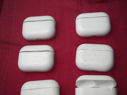 Apple Airpods Pro 2 (A2700) Charging Case Only & Working But Damaged