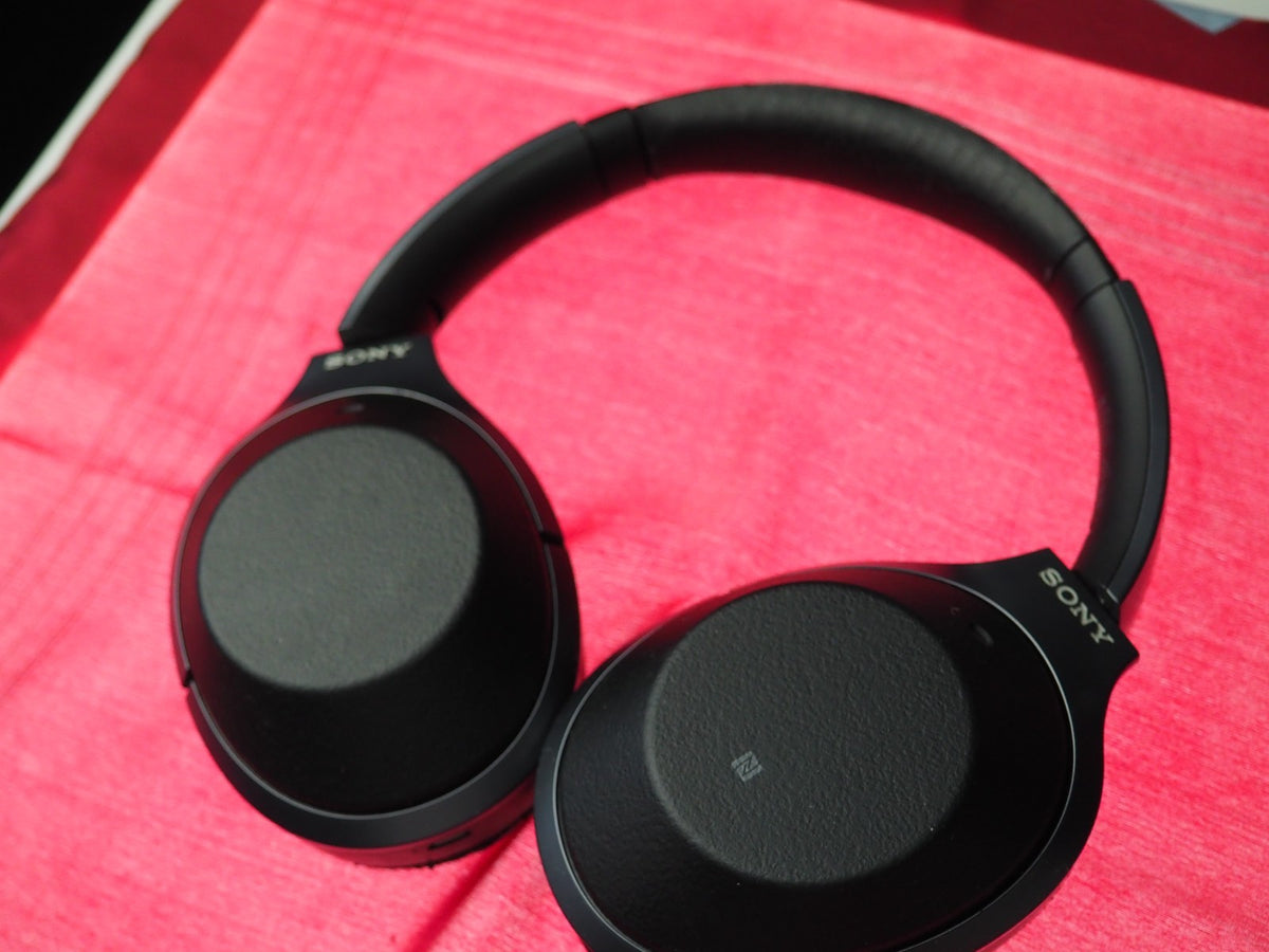 Sony WH-1000XM2 Bluetooth Headphones Working