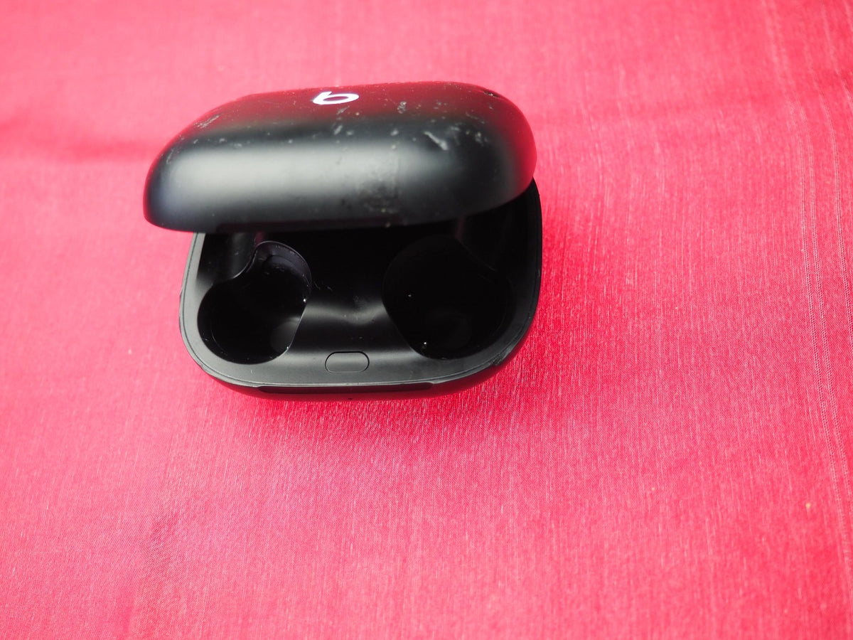 Powerbeats Pro 2 Case Only & Working But Damaged