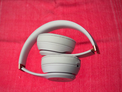 Beats Solo 4 Lilac Bluetooth Headphones & Only One Side Works Fuzzy Sound