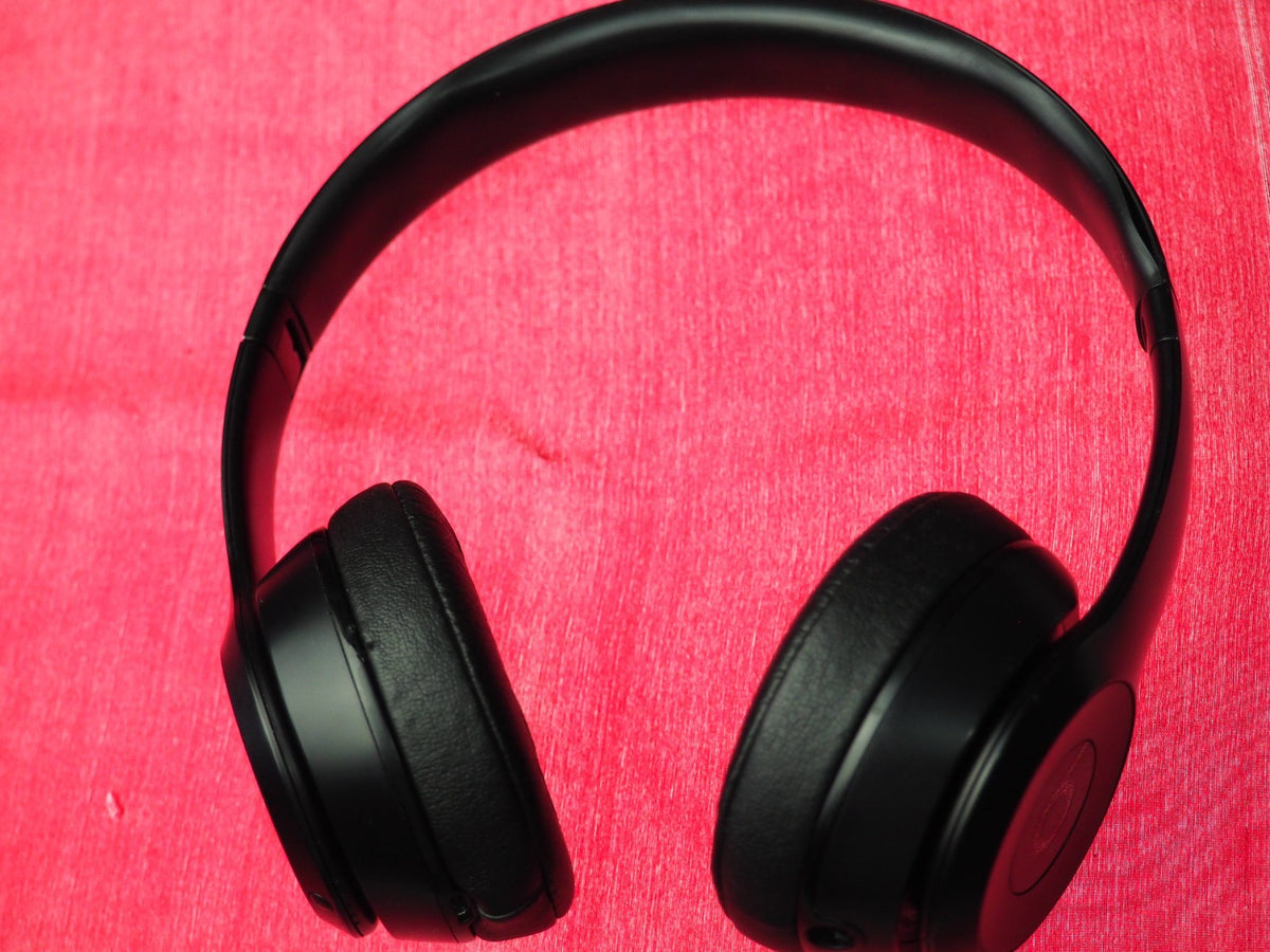 Beats Solo 3 Bluetooth Headphones & Working