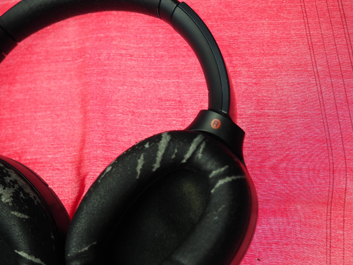 Sony WH-1000XM2 Bluetooth Headphones Working