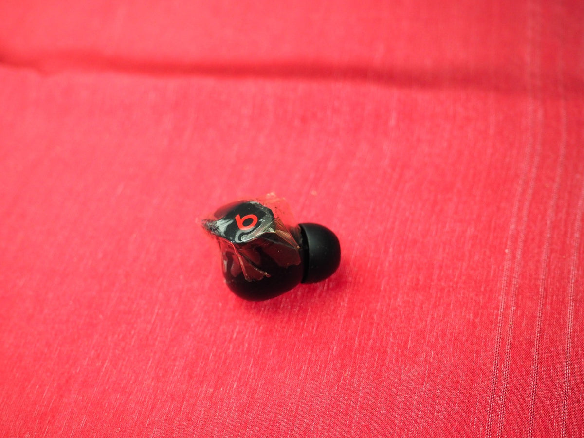 Beats Fit Pro Right Earbud Only & Working But damaged