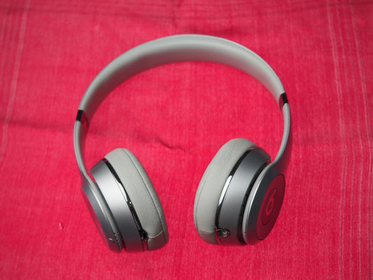Beats Solo 3 Silver Bluetooth Headphones & NOT Working
