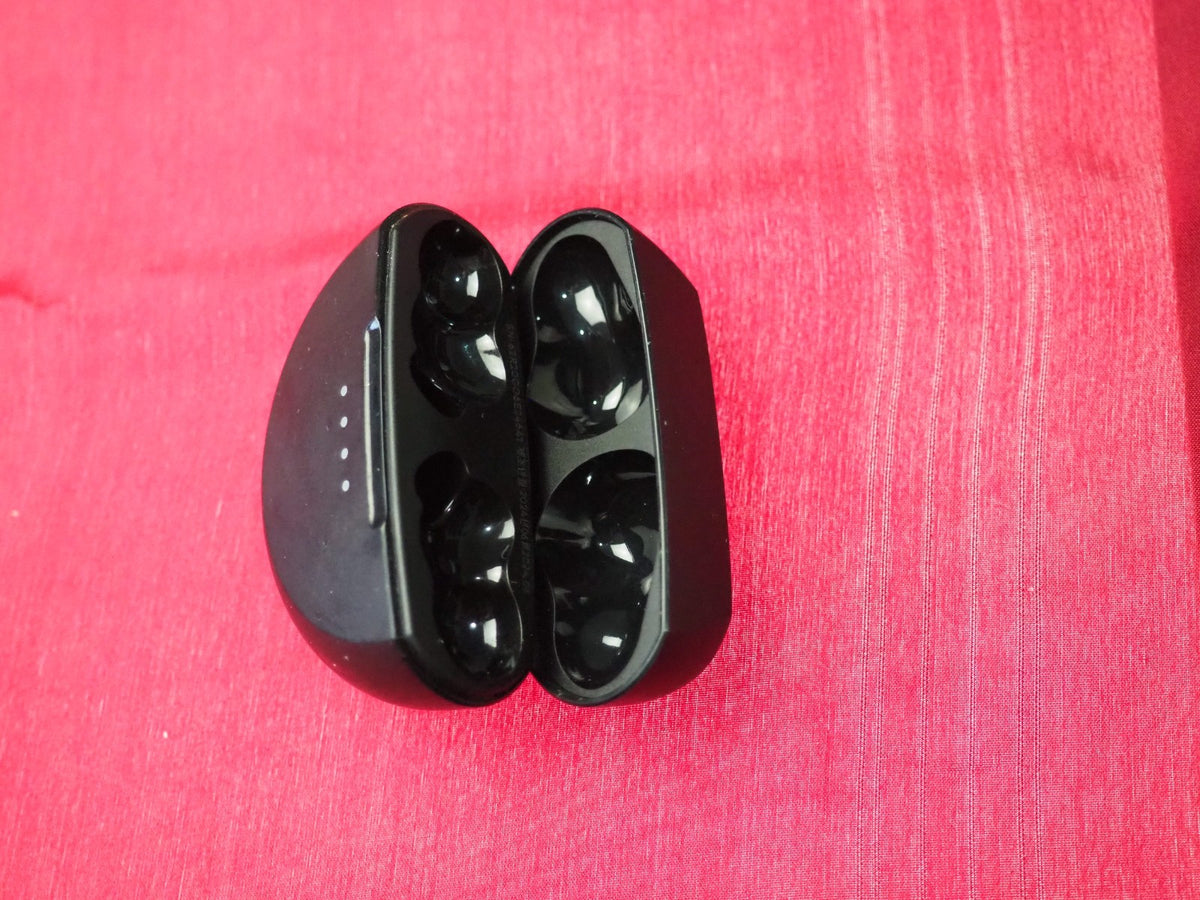 Belkin Soundform Rythym Charging Case Only & Working