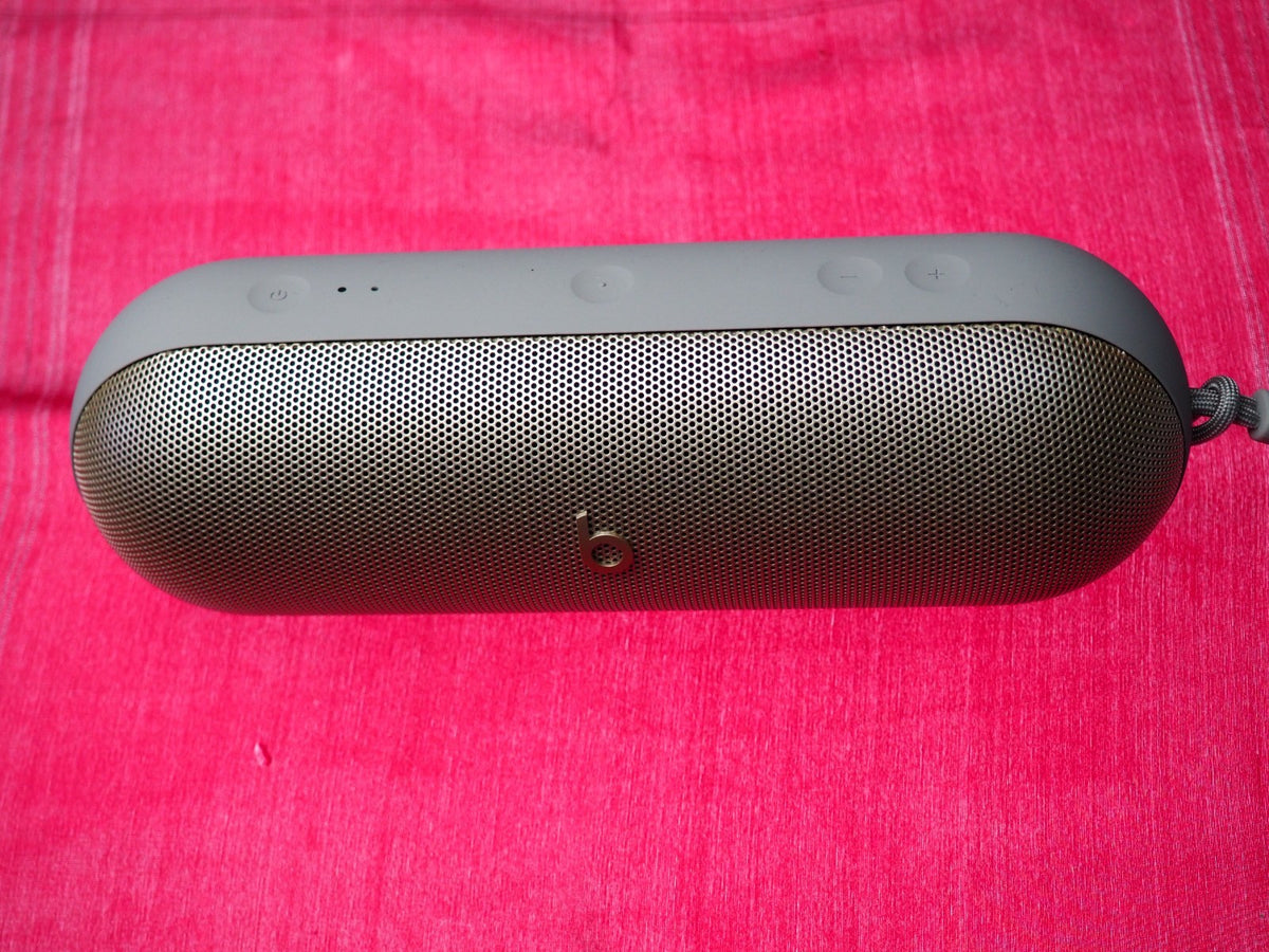 Beats Pill A3211 Bluetooth Wireless Speaker & Wont hold charge