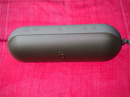 Beats Pill A3211 Bluetooth Wireless Speaker & Wont hold charge