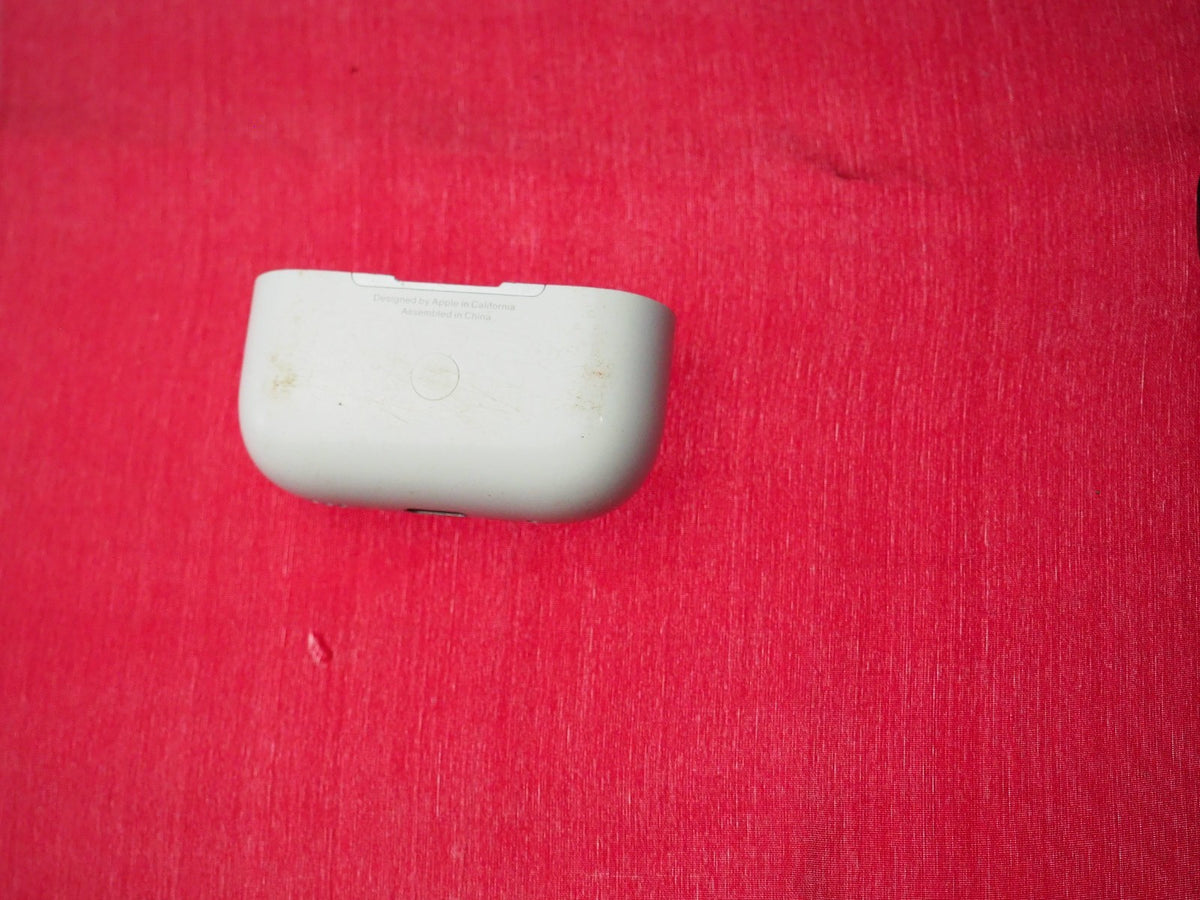 Apple Airpods 2 A2968 Case Only & Working BUT SNAPPED