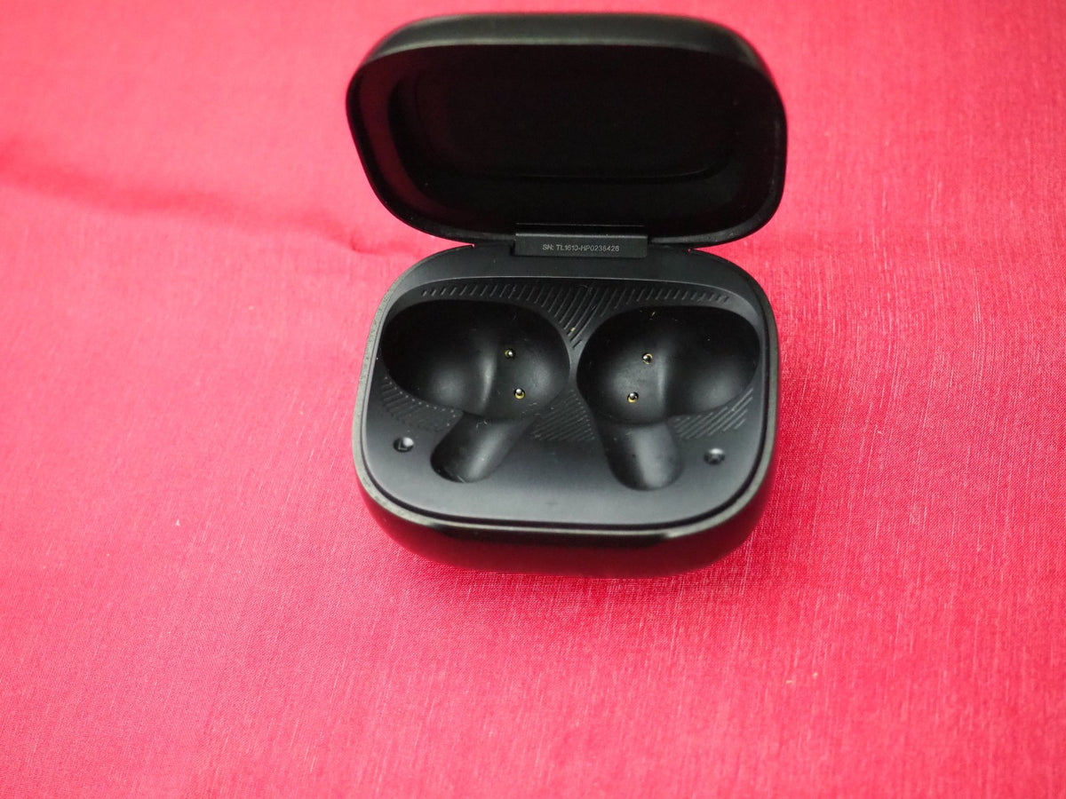 JBL Live Beam 3 Case Only & Working Only when plugged in