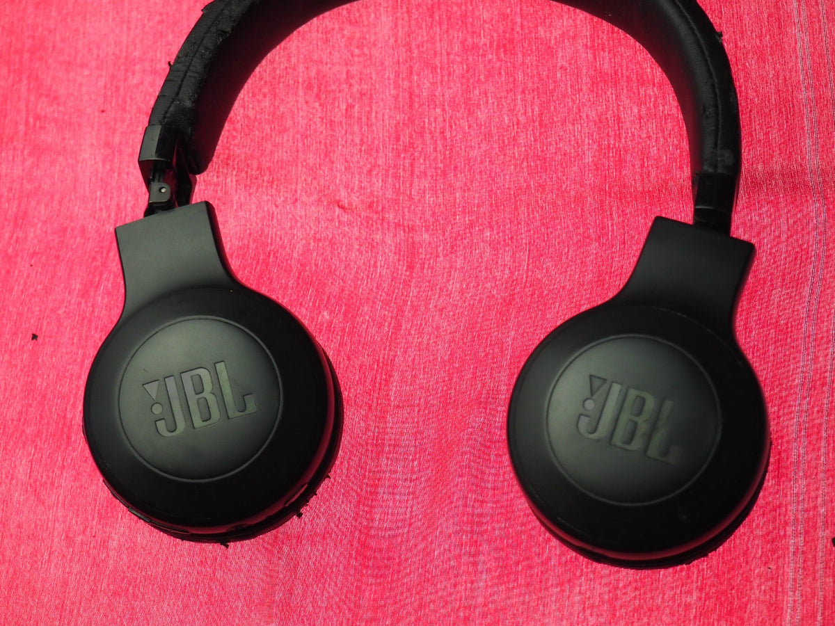 JBL C45BT Bluetooth Headphones & Fully Working But Snapped