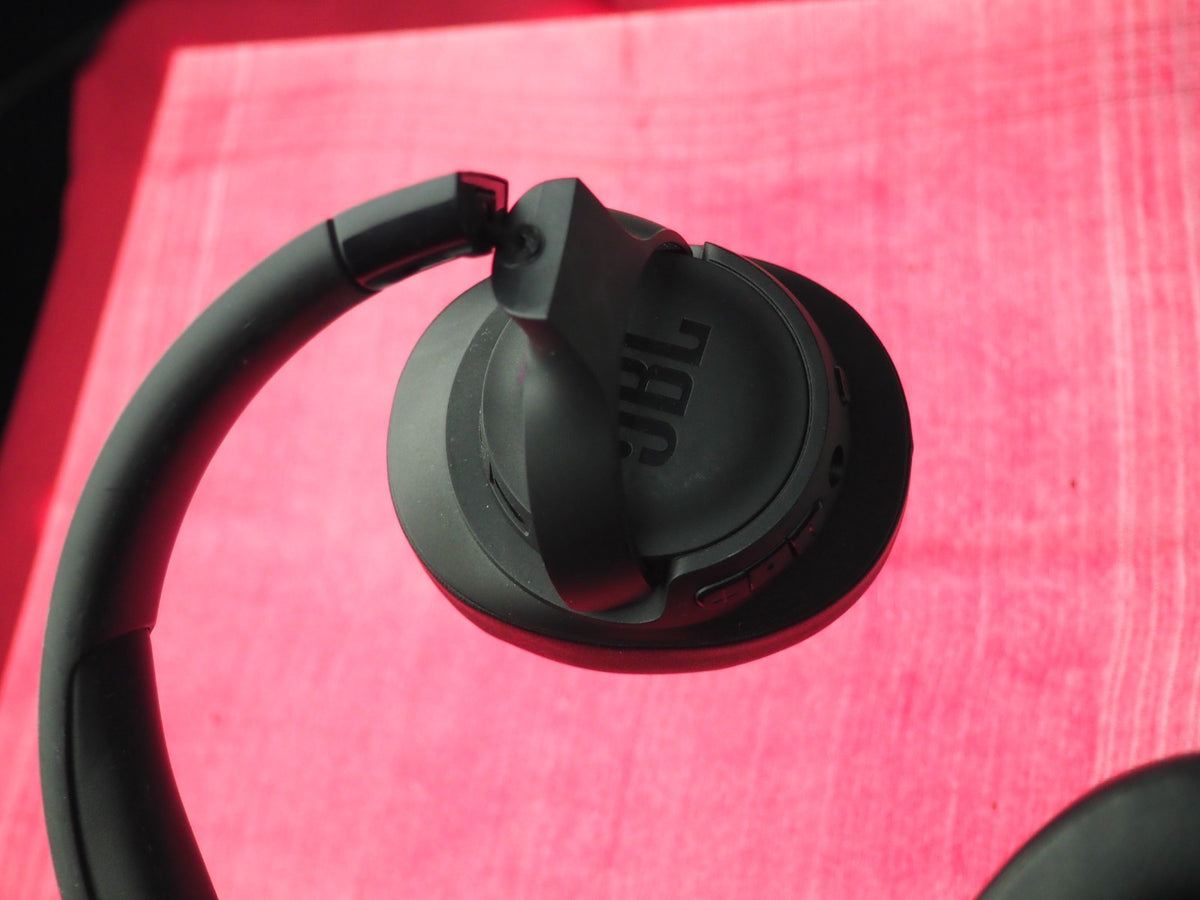 JBL Tune720 Bluetooth Headphones & Fully Working But Snapped