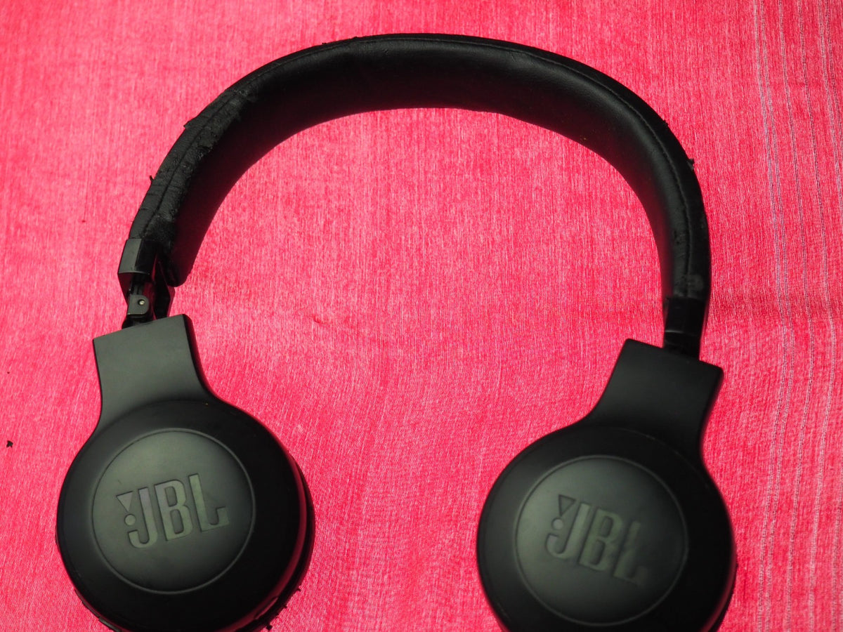 JBL C45BT Bluetooth Headphones & Fully Working But Snapped