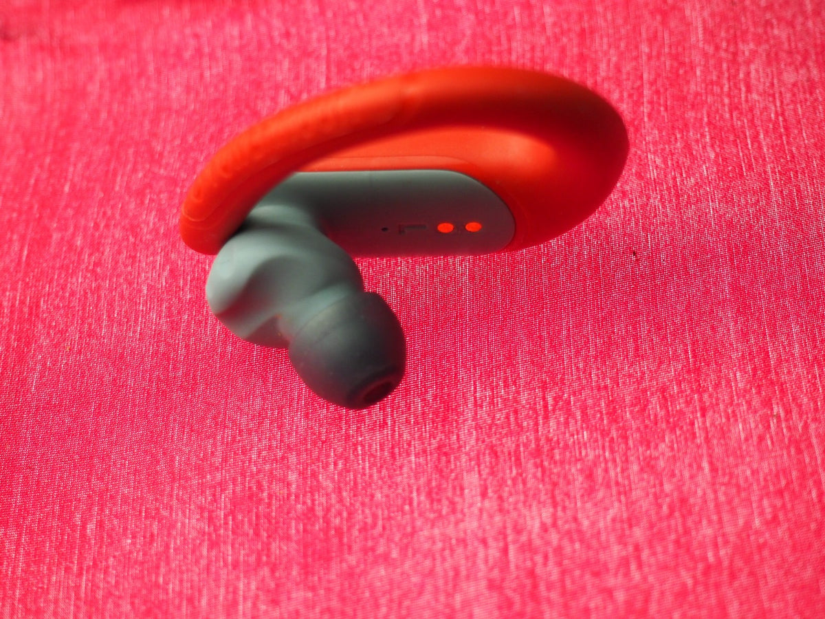 JBL Endurance Peak 3 Left Bluetooth Earbud Only & Working