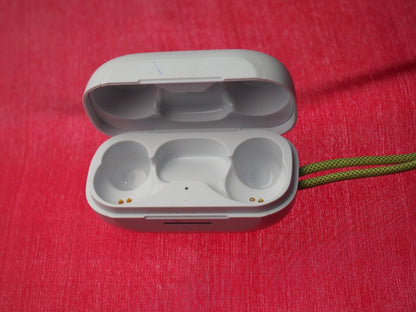 JBL Reflect Aero Bluetooth Earbud Case Only & Working