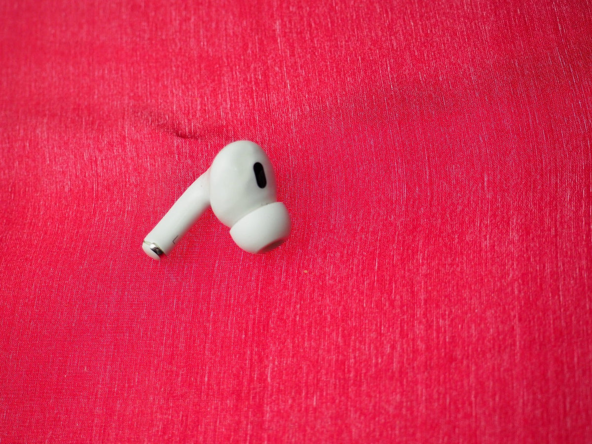 Apple A3048 Left Earbud Only & Working But Damaged