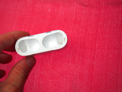 Apple Airpods 2 A2968 Case Only & Working BUT SNAPPED