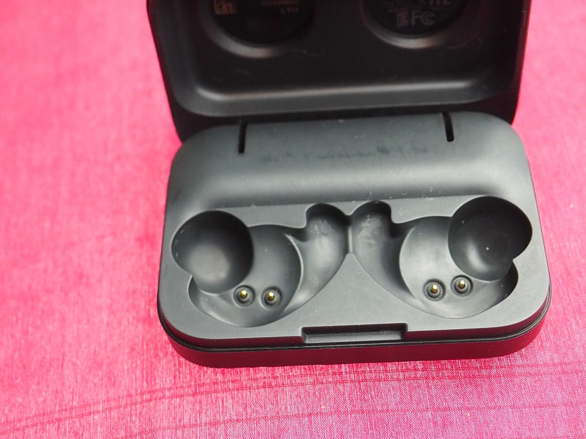 Jabra Elite Sport Earbuds Case  Only & Working