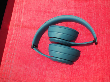 Beats Solo 4 Blue Bluetooth Headphones & Only One Side Works