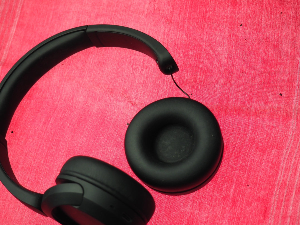 Sony CH520 Bluetooth Headphones & Fully Working But Snapped