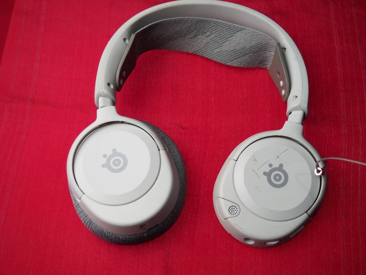 Steelseries Arctis Nova 1 Wired Headset Missing one Earpad